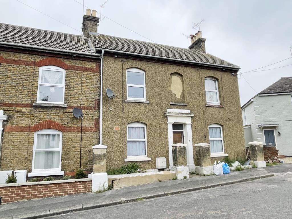 Lot: 58 - FLAT FOR IMPROVEMENT -